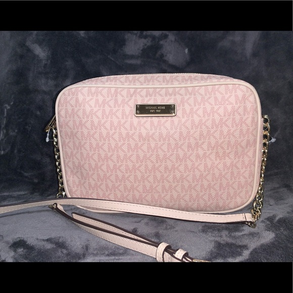 Michael Kors Soft Pink Over the Shoulder Clutch - Picture 4 of 6